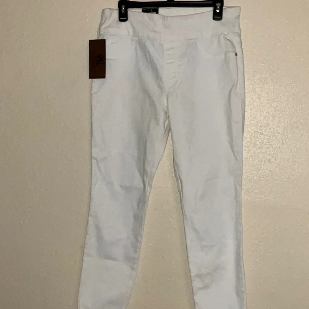 Jeans - Picture 1 of 9